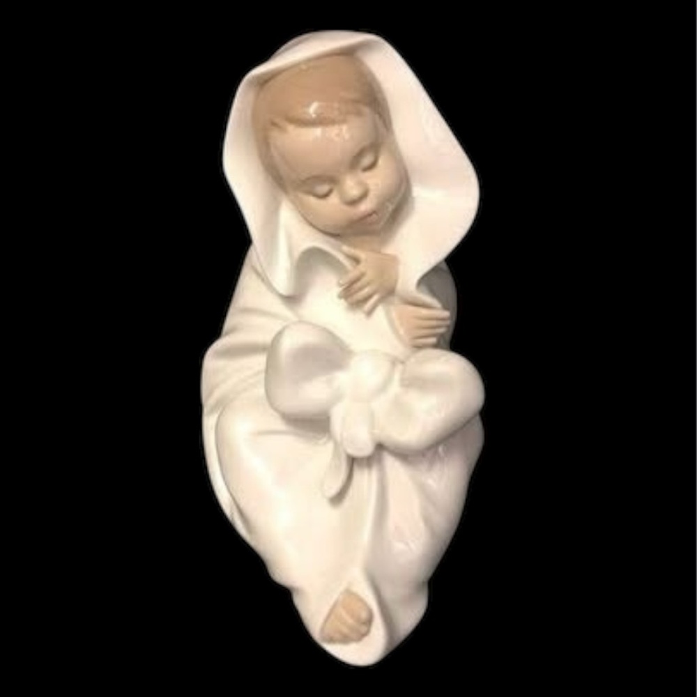 Nao All Bundled Up Porcelain Figurine NIB